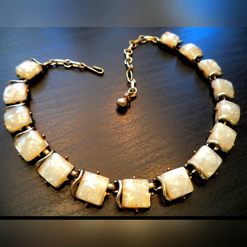 STUNNING VINTAGE ESTATE SIGNED CORO PEGASUS CONFETTI 16 3/4" NECKLACE